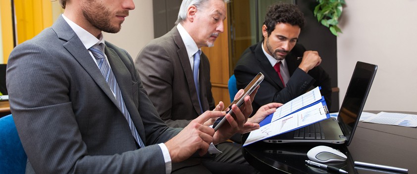 Buyers advocate negotiating property price on behalf of client in Melbourne